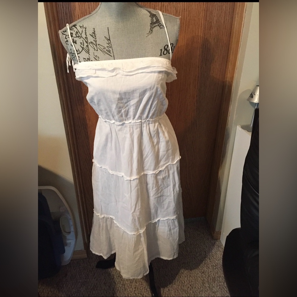 Really cute white tie up strap dress - Picture 4 of 4